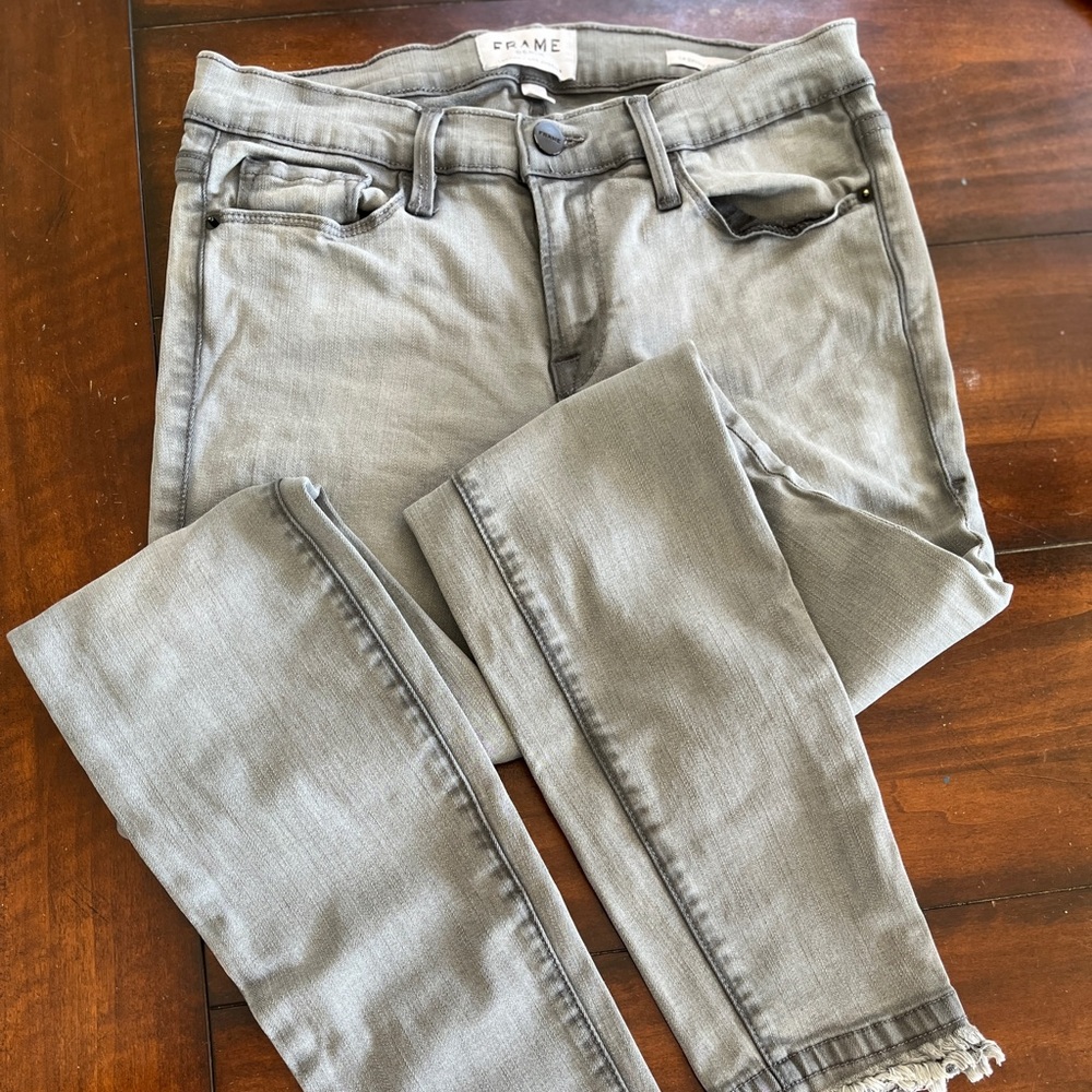 Frame Jeans Le Skinny de Jeanne Grey Frayed Ankles
